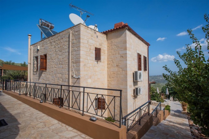 Stunning Stone Built Villa with Panoramic Views and Modern Amenities - 61