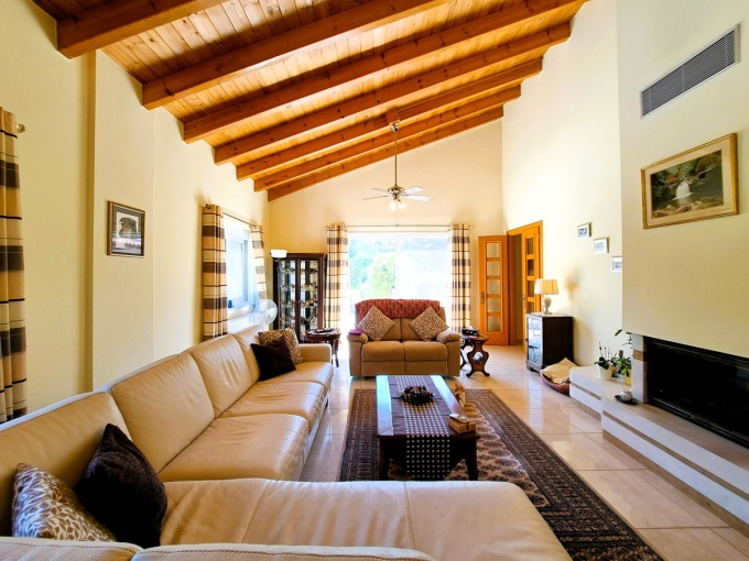Charming 3 Bedroom Country Villa with Pool For Sale in Gavalochori - 8