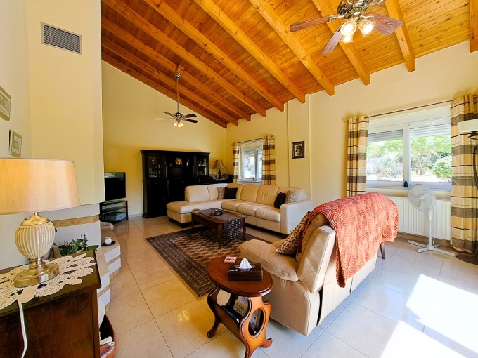 Charming 3 Bedroom Country Villa with Pool For Sale in Gavalochori - 9