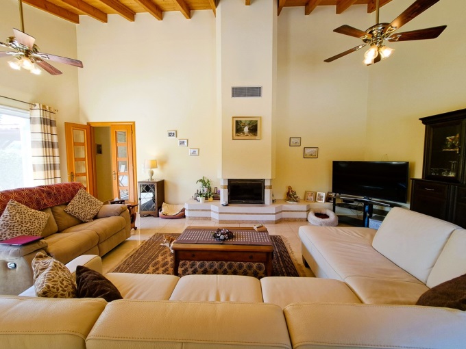 Charming 3 Bedroom Country Villa with Pool For Sale in Gavalochori - 7