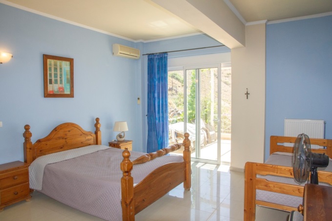 Stunning 3 Bedroom Hillside Villa with Infinity Pool and Panoramic Sea Views in Ravdoucha. - 3