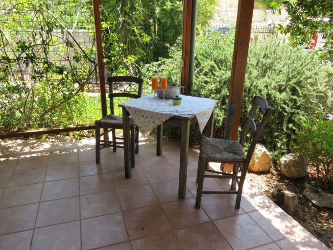 Charming 2 Bedroom Villa with Guest Apartment, Private Pool, and Stunning Sea Views For Sale In Plaka - 14