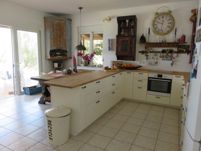 Charming 2 Bedroom Villa with Guest Apartment, Private Pool, and Stunning Sea Views For Sale In Plaka - 1
