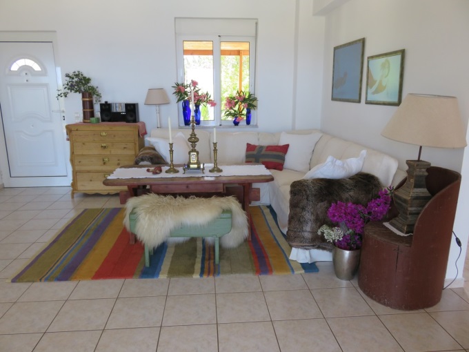 Charming 2 Bedroom Villa with Guest Apartment, Private Pool, and Stunning Sea Views For Sale In Plaka - 16