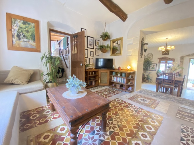 Traditional House For Sale In Provarma - 80