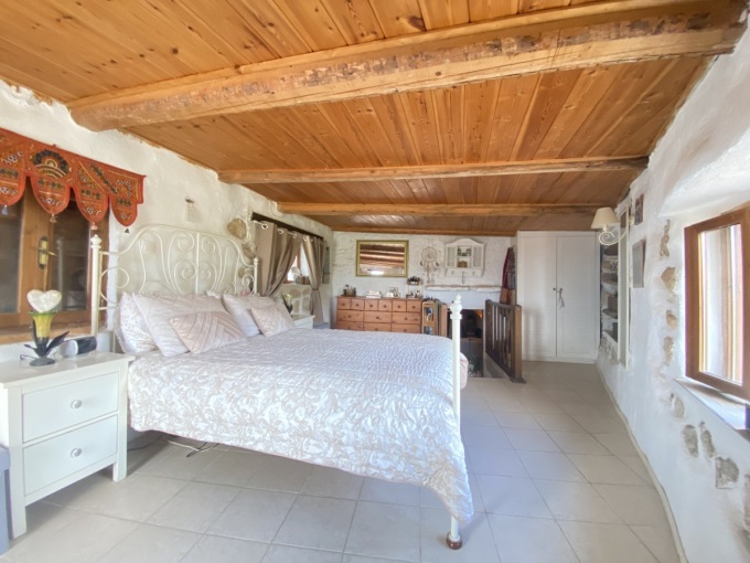Traditional House For Sale In Provarma - 75