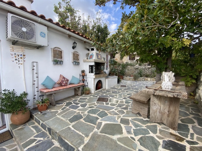 Traditional House For Sale In Provarma - 25