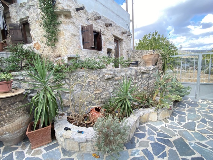 Traditional House For Sale In Provarma - 19