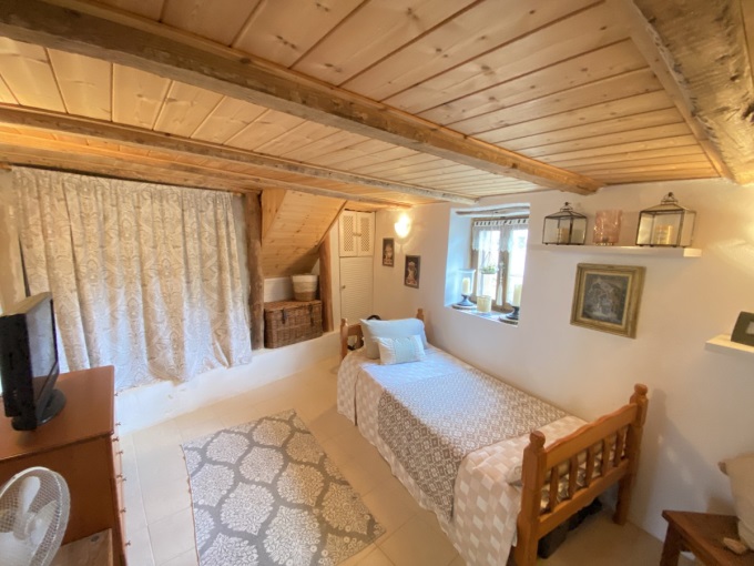 Traditional House For Sale In Provarma - 100