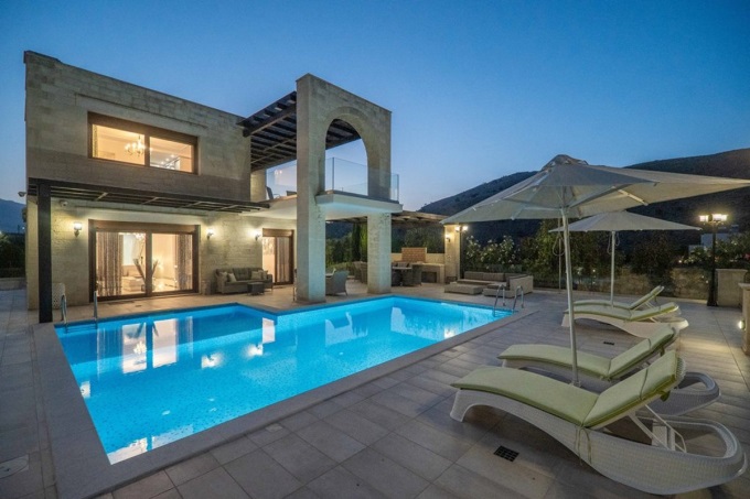 20 Meters to the Beach Stone Villa For Sale - 20