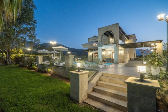 20 Meters to the Beach Stone Villa For Sale - 25
