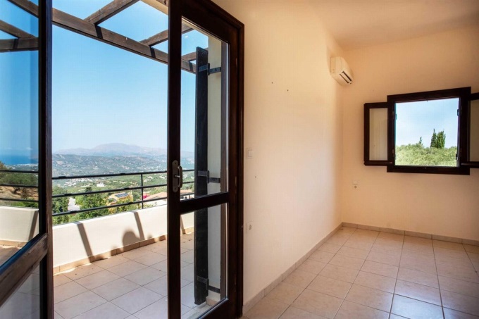 Spacious 5 Bedroom Villa with Stunning Sea Views and Private Pool in Vouves - 52