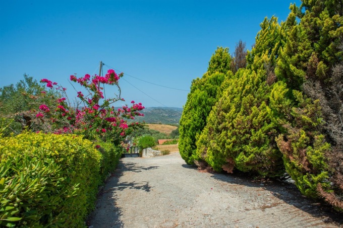 Spacious 5 Bedroom Villa with Stunning Sea Views and Private Pool in Vouves - 42