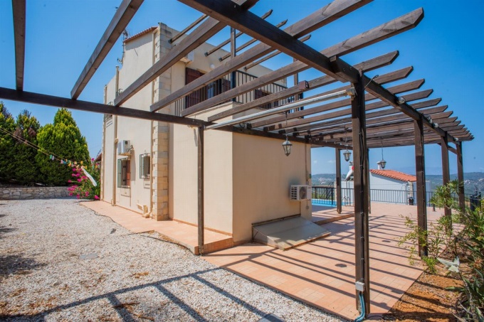 Spacious 5 Bedroom Villa with Stunning Sea Views and Private Pool in Vouves - 16