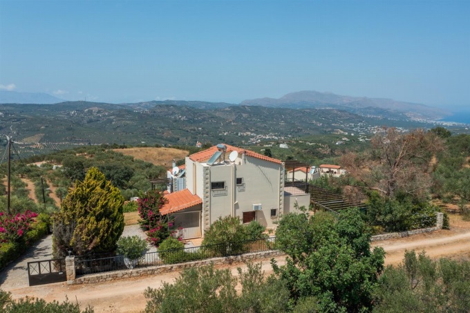 Spacious 5 Bedroom Villa with Stunning Sea Views and Private Pool in Vouves - 21