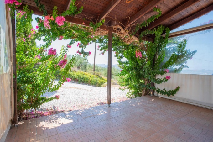 Spacious 5 Bedroom Villa with Stunning Sea Views and Private Pool in Vouves - 3