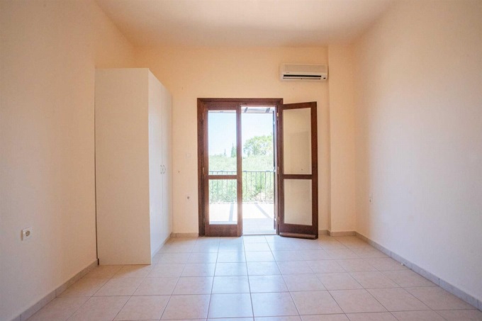 Spacious 5 Bedroom Villa with Stunning Sea Views and Private Pool in Vouves - 38