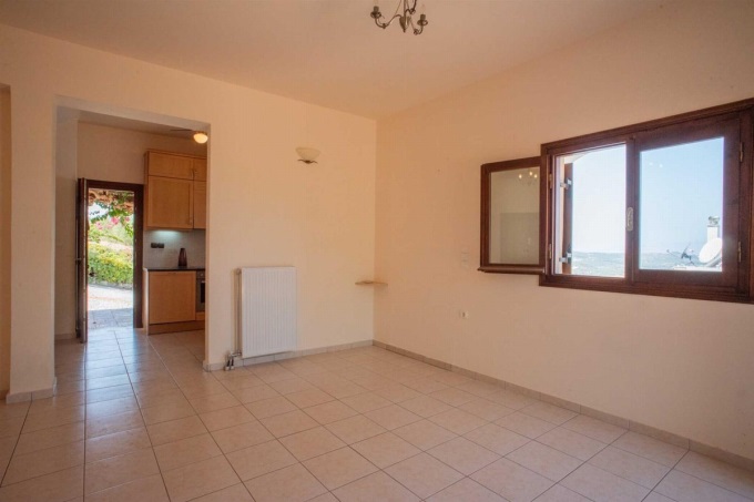 Spacious 5 Bedroom Villa with Stunning Sea Views and Private Pool in Vouves - 4