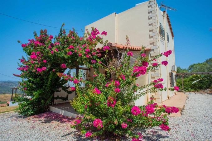 Spacious 5 Bedroom Villa with Stunning Sea Views and Private Pool in Vouves - 2