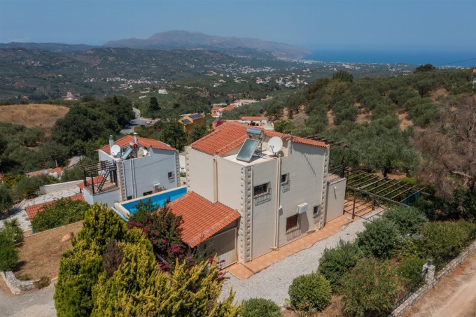 Spacious 5 Bedroom Villa with Stunning Sea Views and Private Pool in Vouves - 0