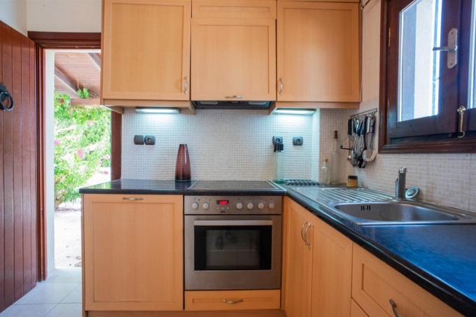 Spacious 5 Bedroom Villa with Stunning Sea Views and Private Pool in Vouves - 7