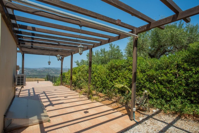 Spacious 5 Bedroom Villa with Stunning Sea Views and Private Pool in Vouves - 15
