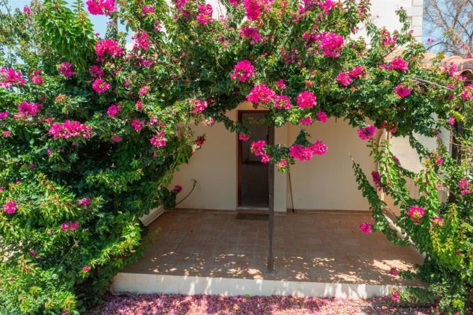 Spacious 5 Bedroom Villa with Stunning Sea Views and Private Pool in Vouves - 9