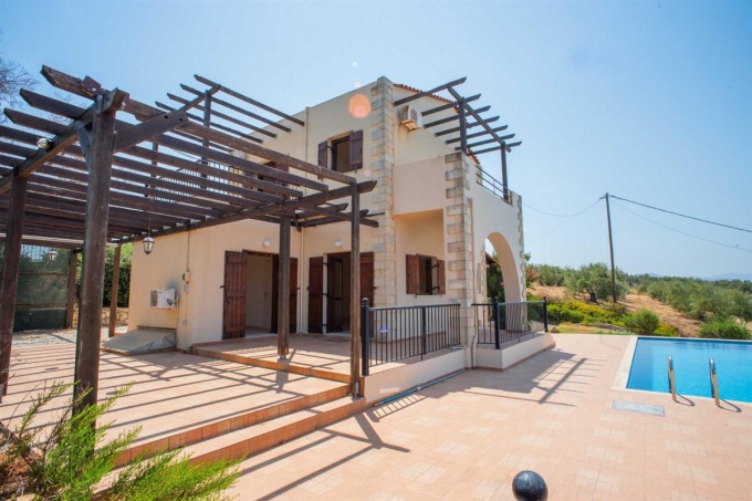 Spacious 5 Bedroom Villa with Stunning Sea Views and Private Pool in Vouves - 10