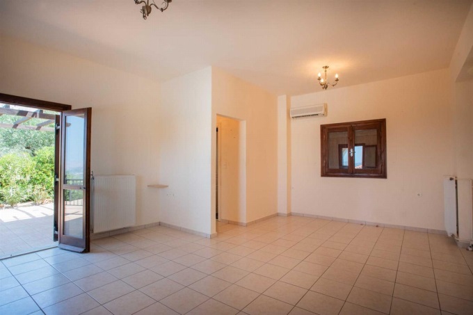 Spacious 5 Bedroom Villa with Stunning Sea Views and Private Pool in Vouves - 13