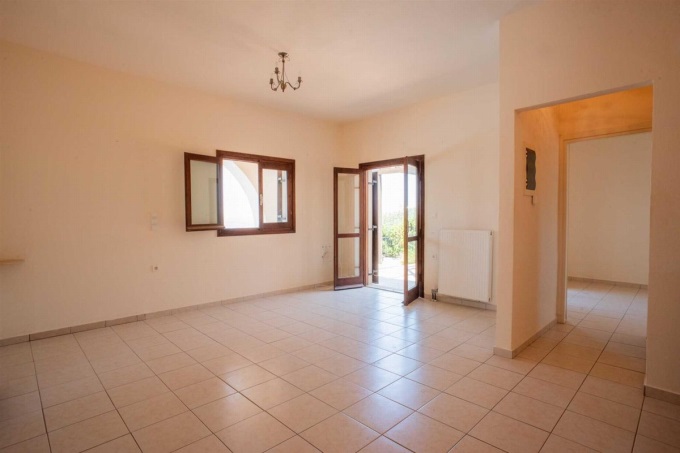 Spacious 5 Bedroom Villa with Stunning Sea Views and Private Pool in Vouves - 11
