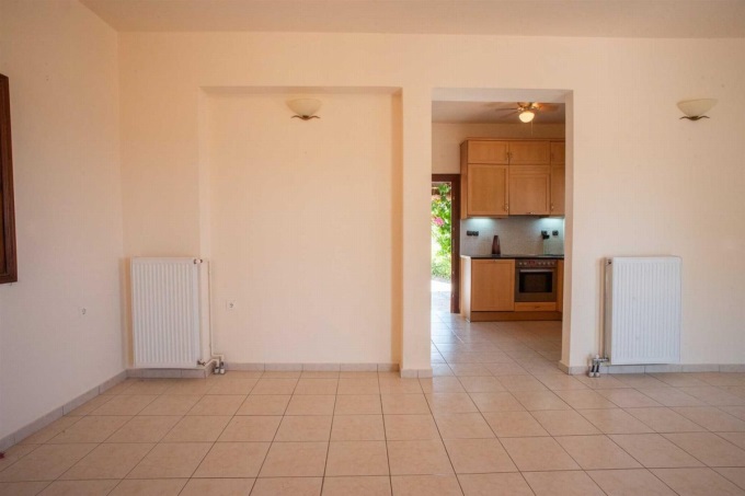 Spacious 5 Bedroom Villa with Stunning Sea Views and Private Pool in Vouves - 8