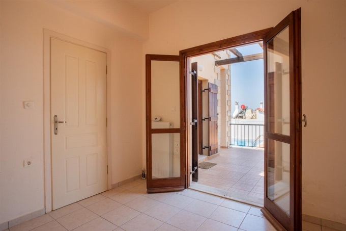 Spacious 5 Bedroom Villa with Stunning Sea Views and Private Pool in Vouves - 23