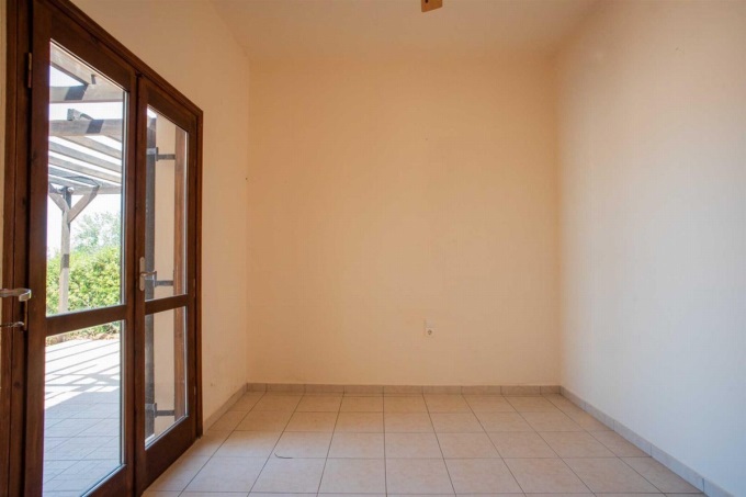 Spacious 5 Bedroom Villa with Stunning Sea Views and Private Pool in Vouves - 22