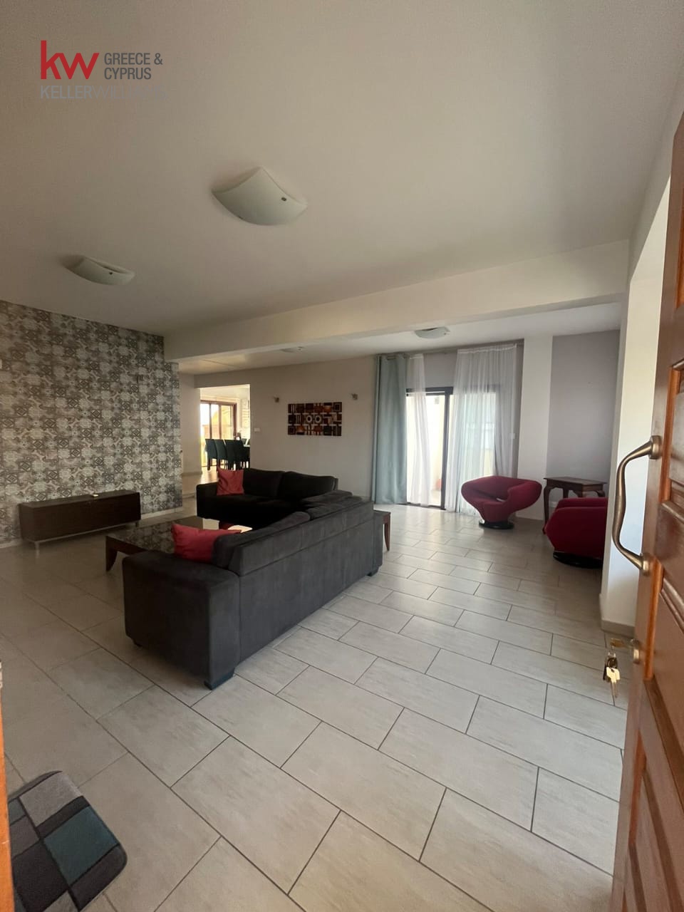 Semi-detached for rent