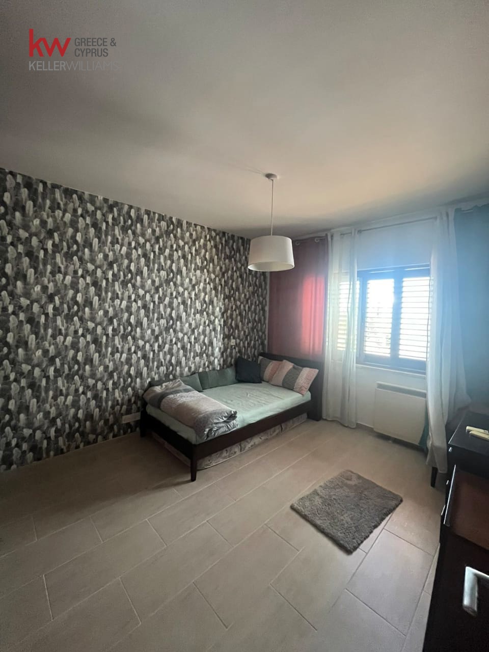 Semi-detached for rent