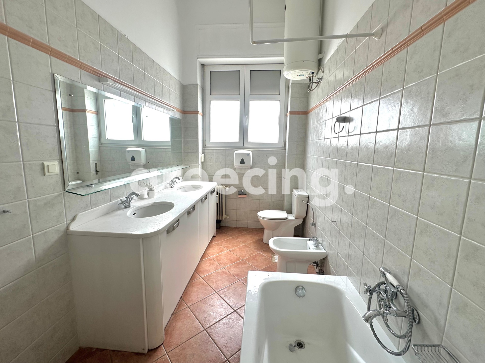 Greecing Real Estate