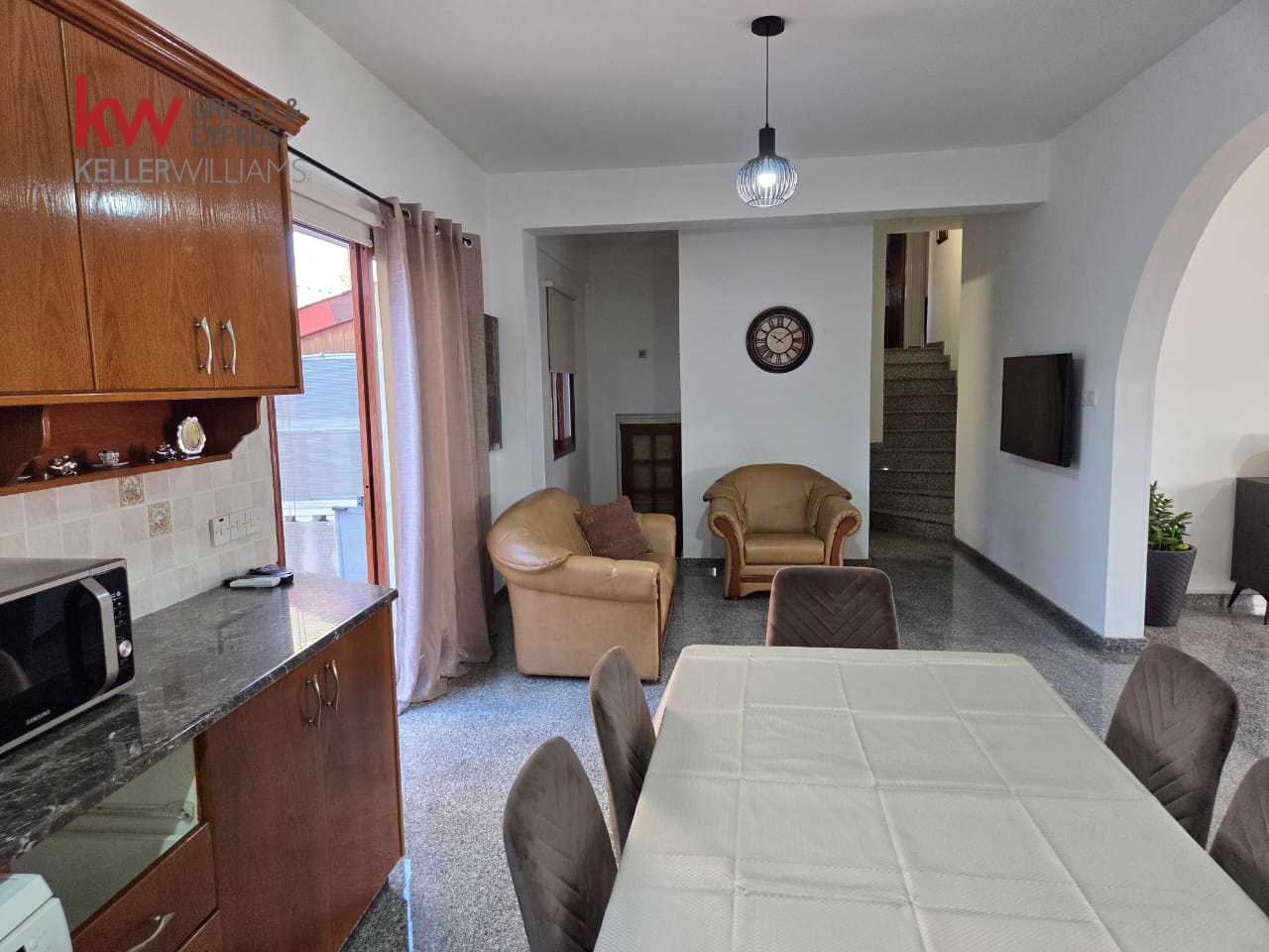 Semi-detached for rent