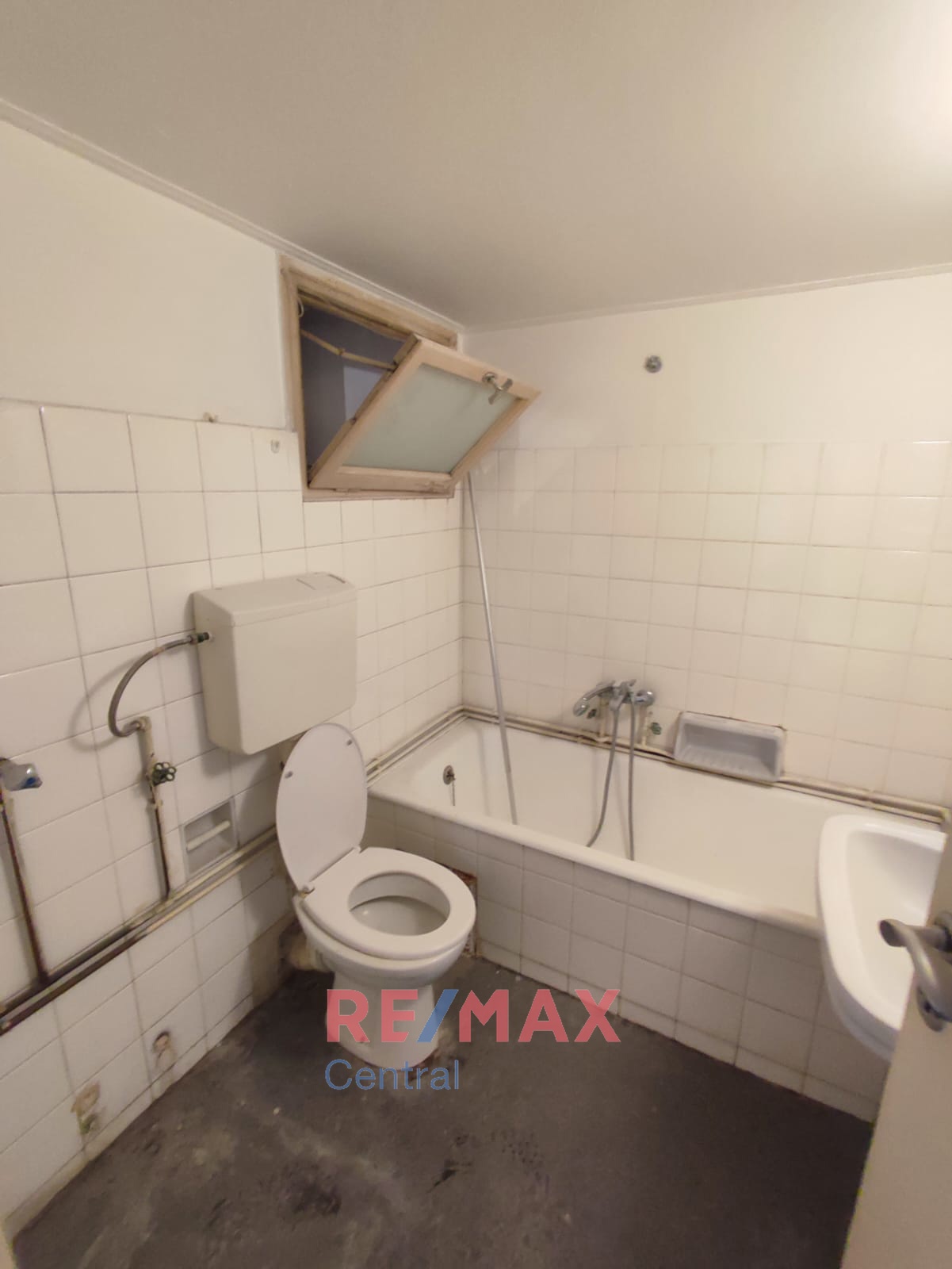 Remax Central