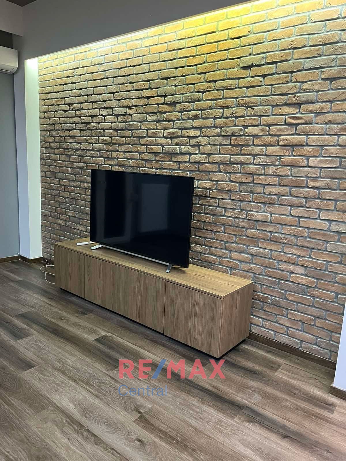 Remax Central