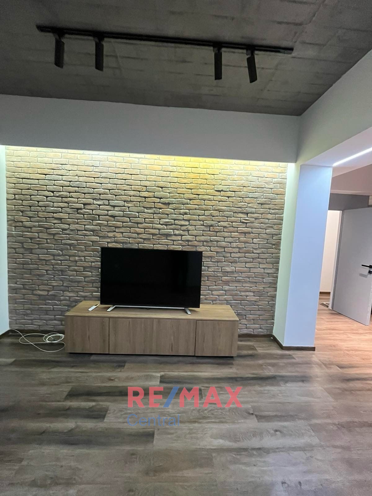 Remax Central