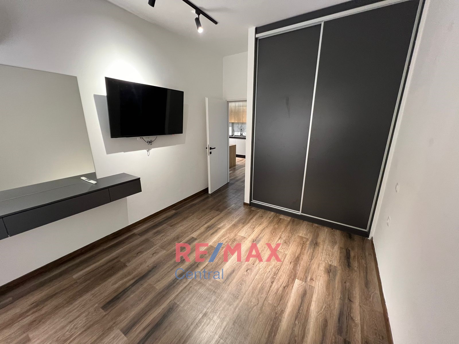 Remax Central