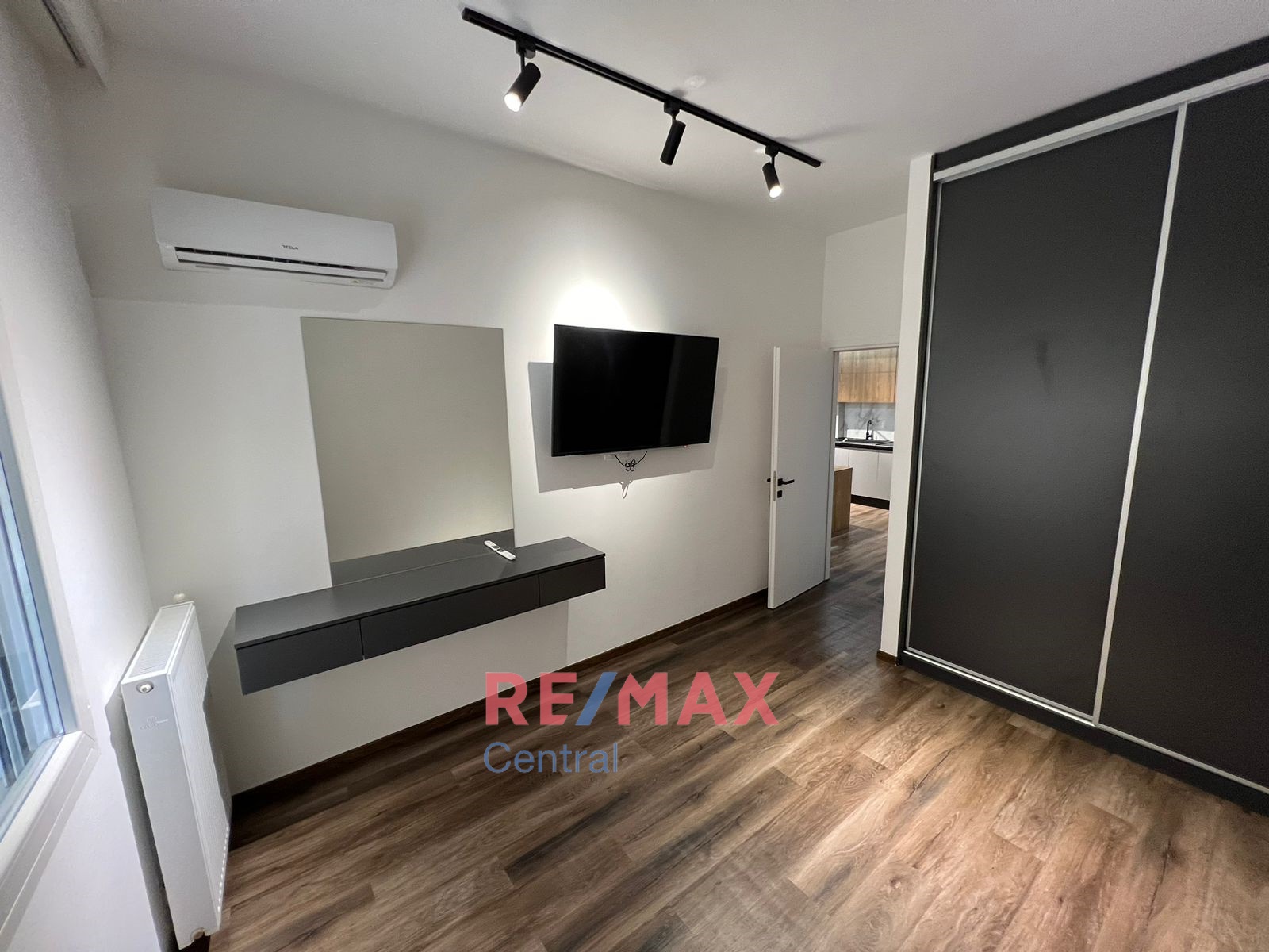 Remax Central