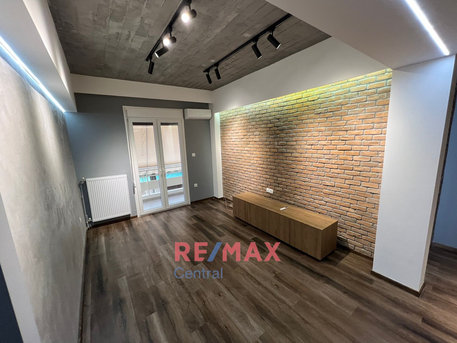 Remax Central