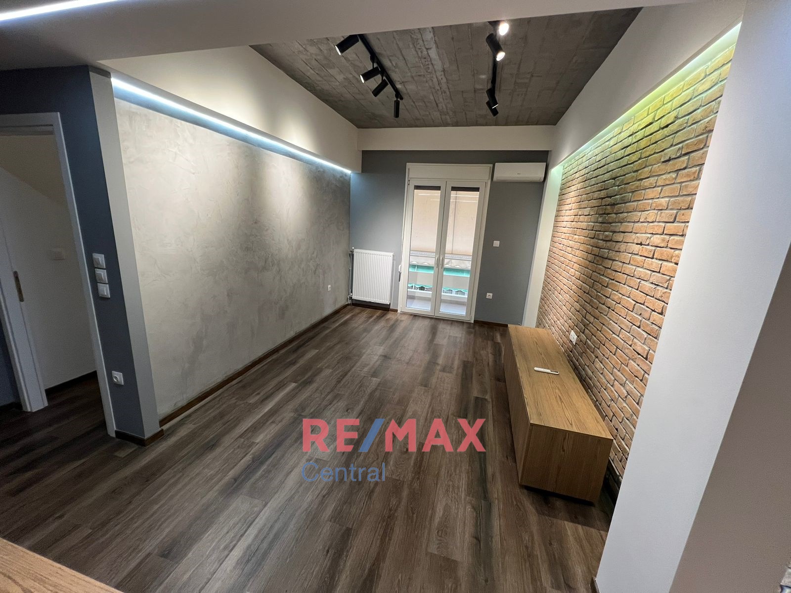Remax Central