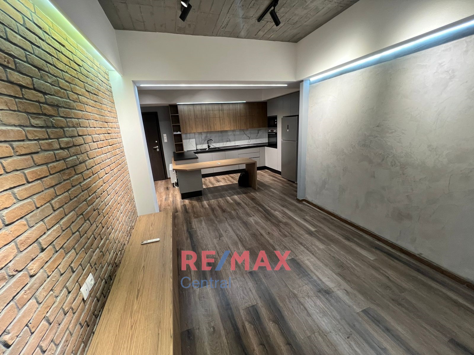 Remax Central