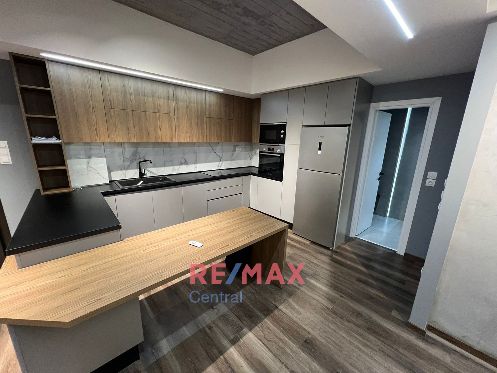 Remax Central