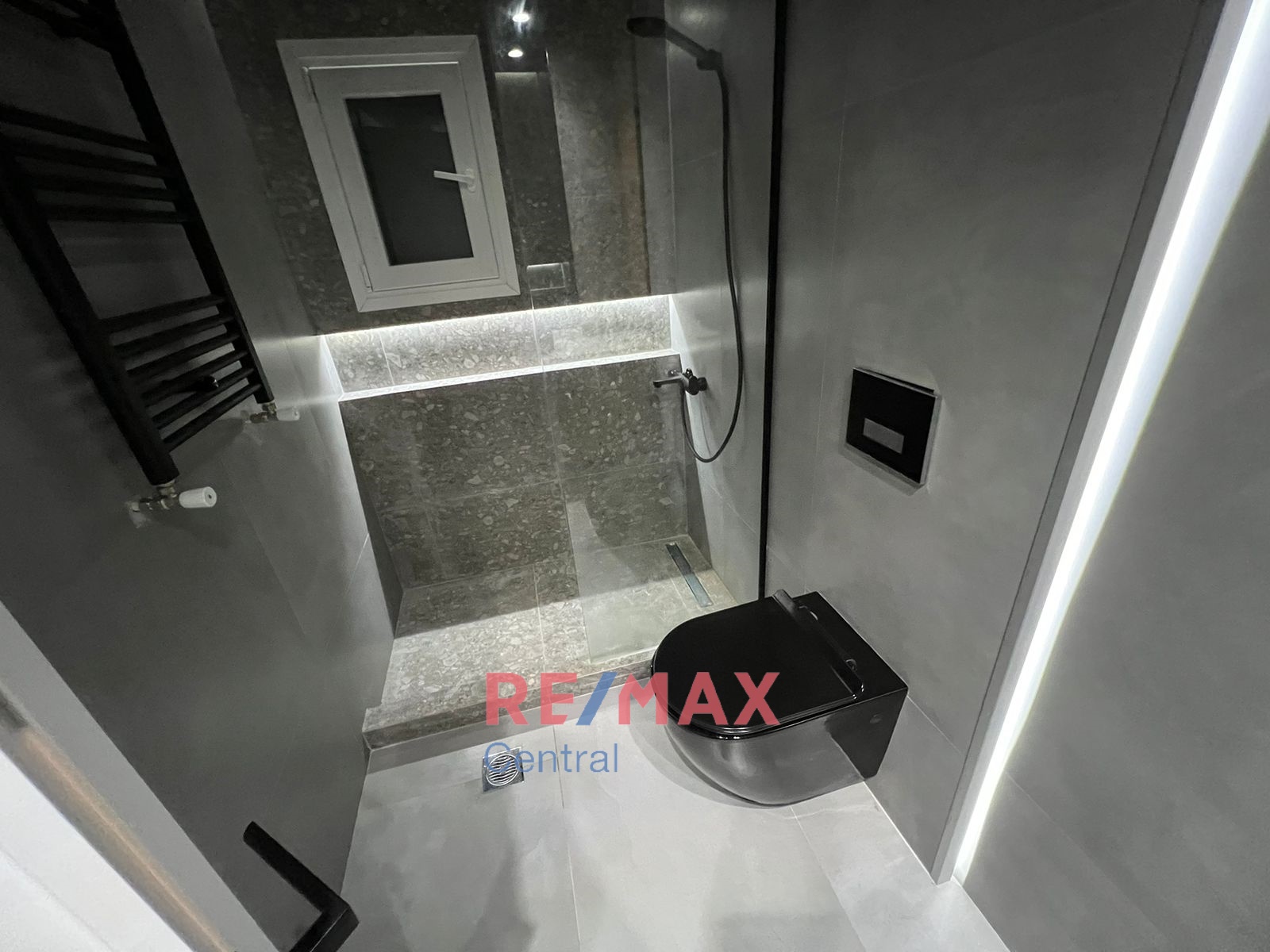 Remax Central