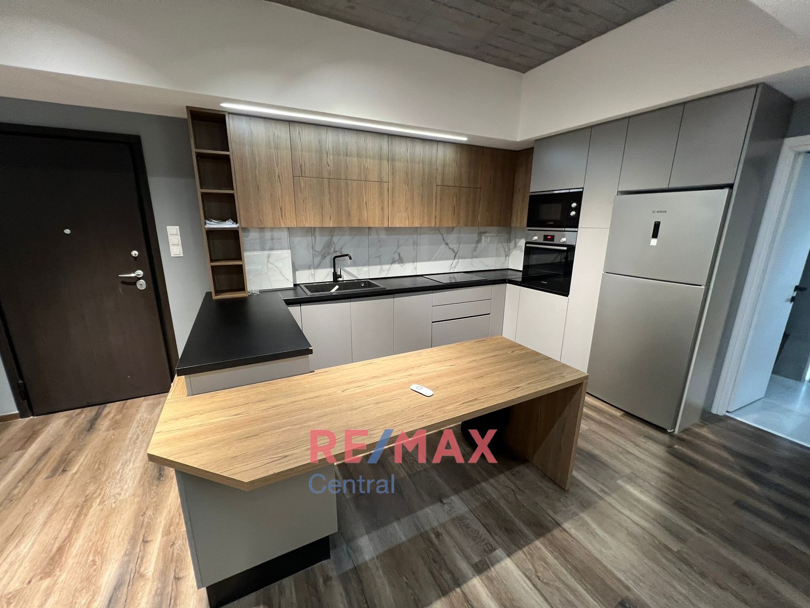 Remax Central