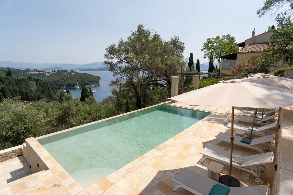 von_poll_real_estate_property_1677744_image_0