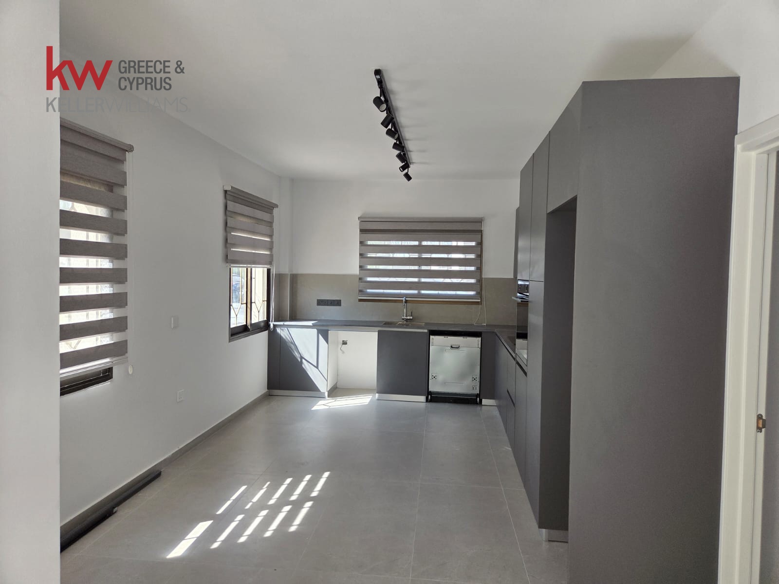Semi-detached for rent